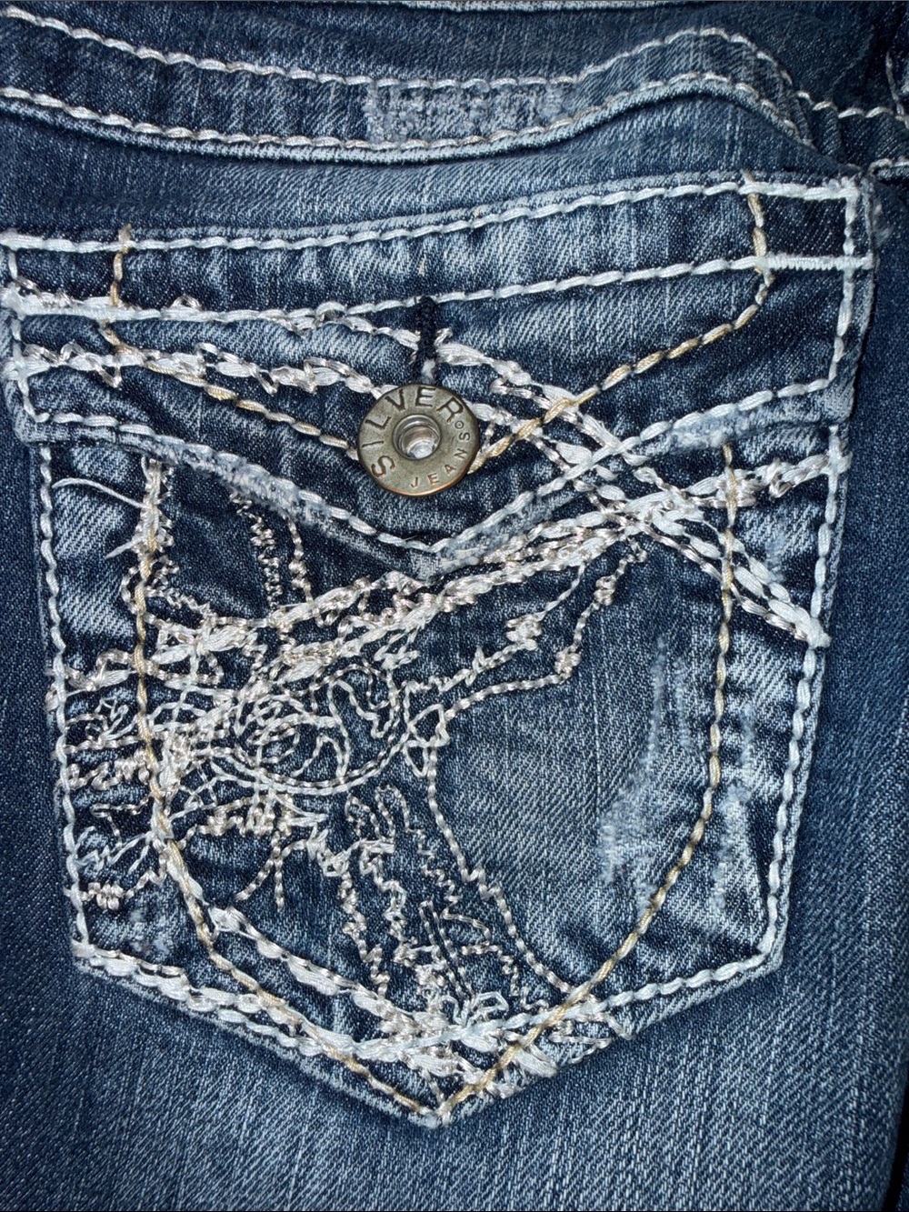 Silver Jeans Berkley Women’s Bootcut Jeans with Embroidered Pockets - Picture 4 of 15